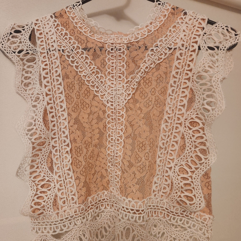 Chic Lace Cap Sleeve Blouse - White